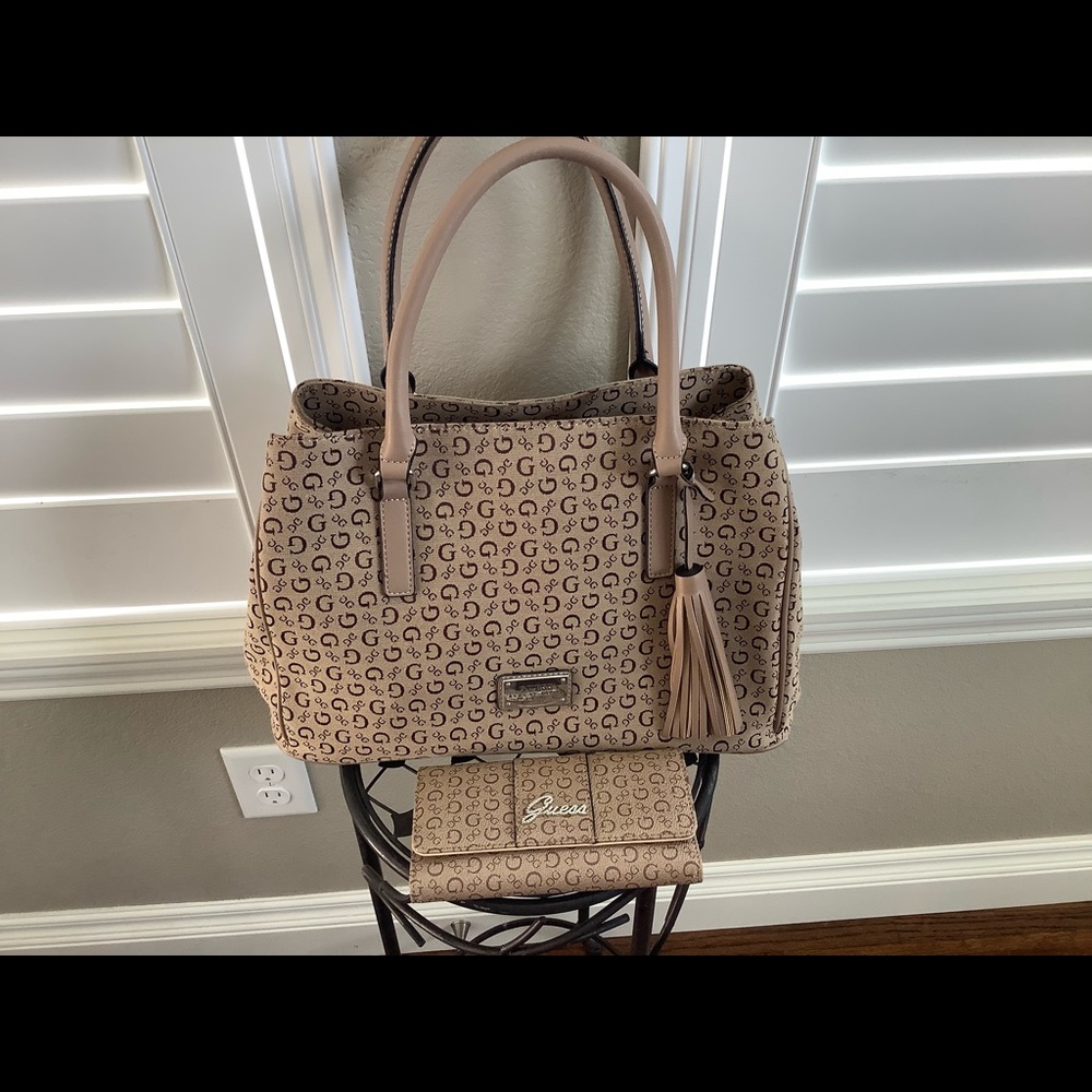 Guess handbag and wallet